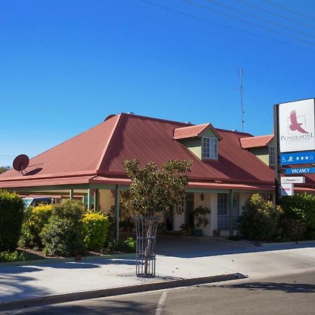Pioneer Motel Goondiwindi Buitenkant foto